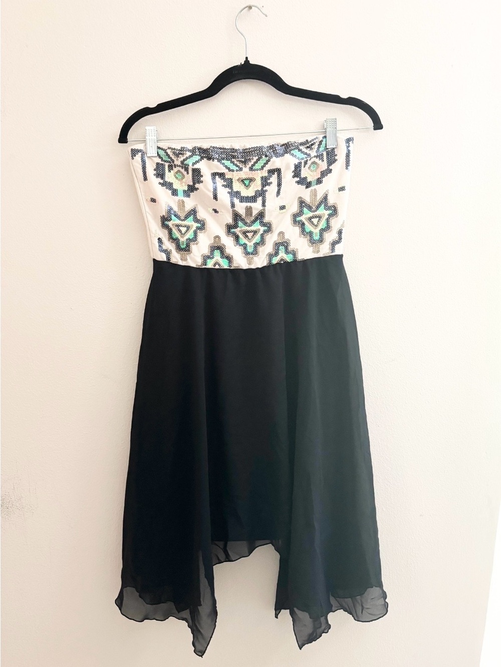 5/$15 🩷 MUST BUNDLE Almost Famous Strapless Black Dress with Embellishents